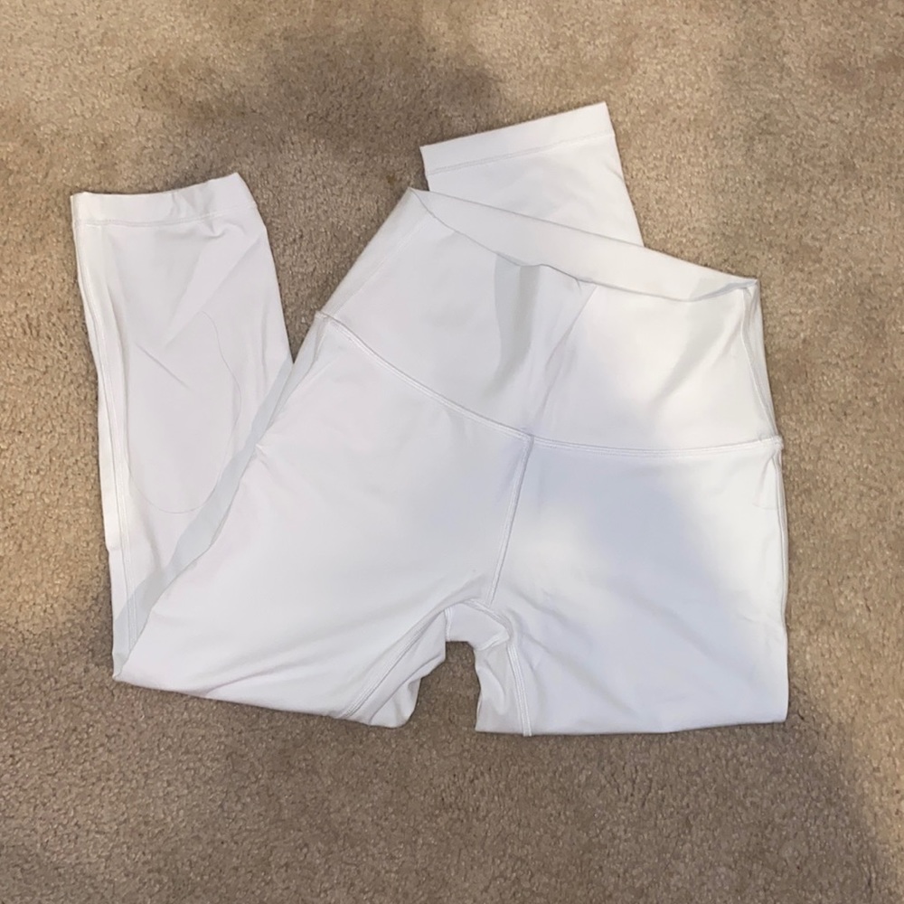 White lululemon cropped leggings